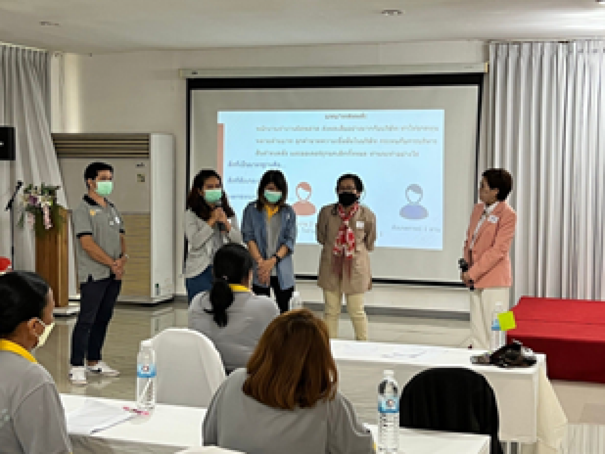 Engaging in a knowledge-sharing session where we explore challenges and the significance of adapting to adolescents in the digital age. This involves critical questioning, open discussions of opinions, and the recognition of valuable contributions, including rewarding compliments and other forms of acknowledgment.
